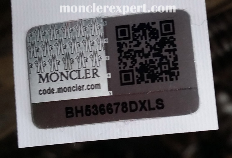 Moncler Expert - Details of the QR code tag