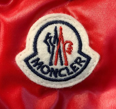 Moncler Expert - Details of the Moncler logo
